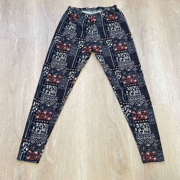 Always Fuzzy Velour Patterned Leggings Maroon Black Combo, Women’s Medium - Picture 9 of 10